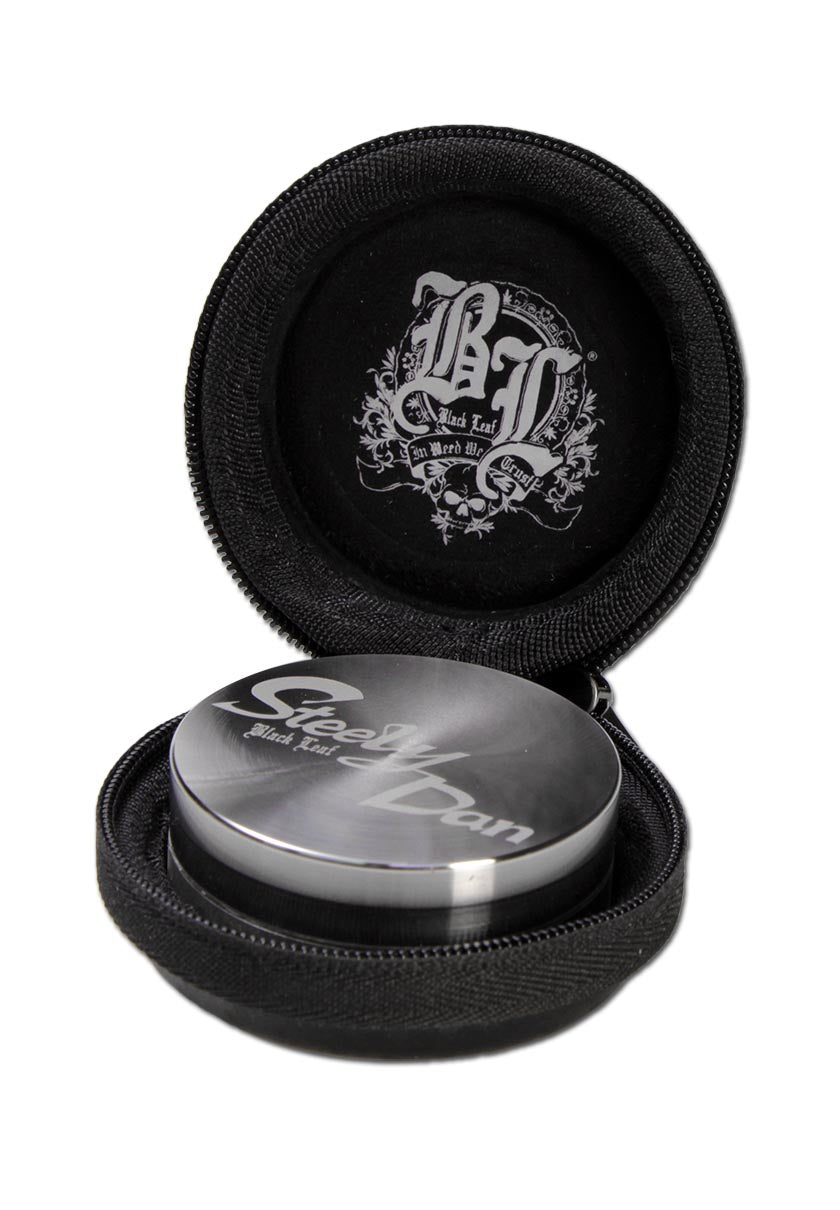 Black Leaf "Steely Dan" Edelstahl-Grinder 2-tlg. Inkl. Reisverschlusstasche in 3 Größen - dein-Onlineheadshop.de